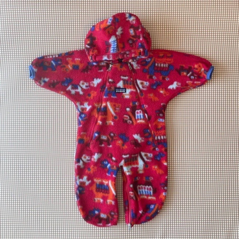Patagonia Made in USA vintage baby fleece bunting. 12-16 LBS